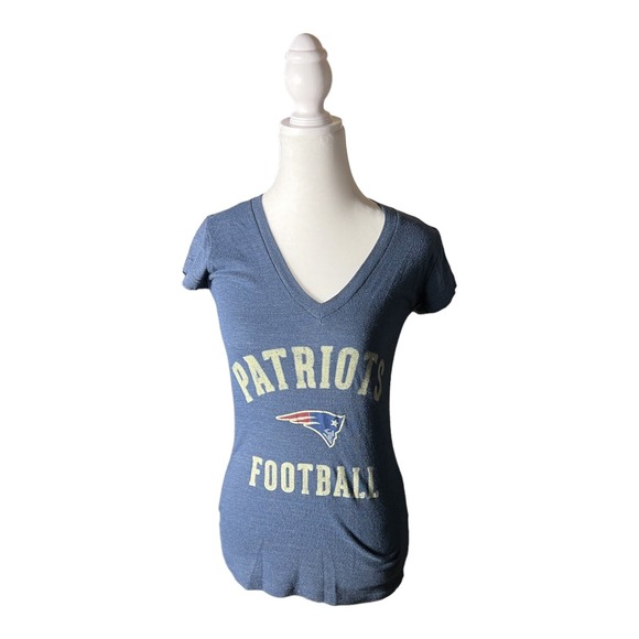 New England Patriots NFL Team Apparel T-Shirt Women's Large Fitted‎ V-Neck Sz M - Picture 1 of 2